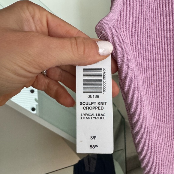 NWT Wilfred Sculpt Cropped Tank in Lilac - Picture 2 of 3